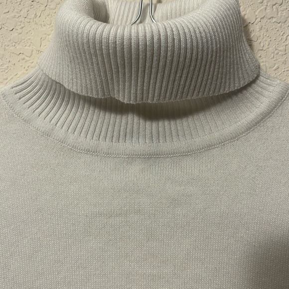 Men’s Lavane White turtleneck sweater - Picture 4 of 6
